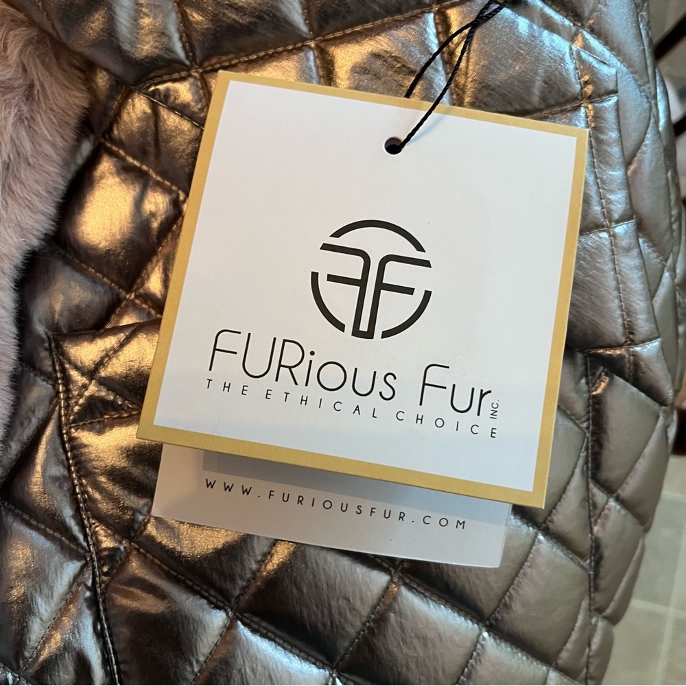 Furious Fur® ‘Delilah’ Reversible Vest (Small, Pink/Silver) NEW WITH TAGS - Picture 6 of 7